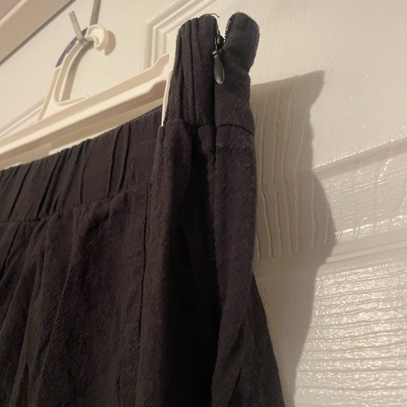 Linen Shorts with Stretch Waistband - Picture 4 of 6